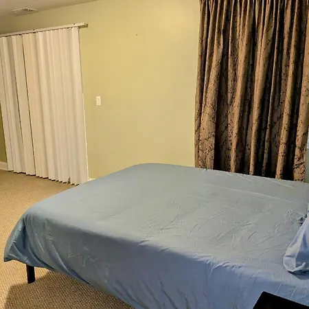 Chicago Home 6 Bd 4 Ba Home With 2 Car Garage Parking